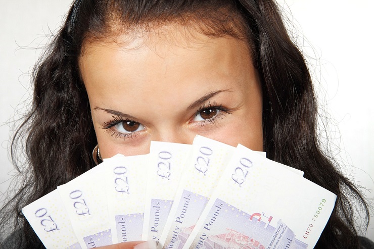 woman-holding-euro-notes