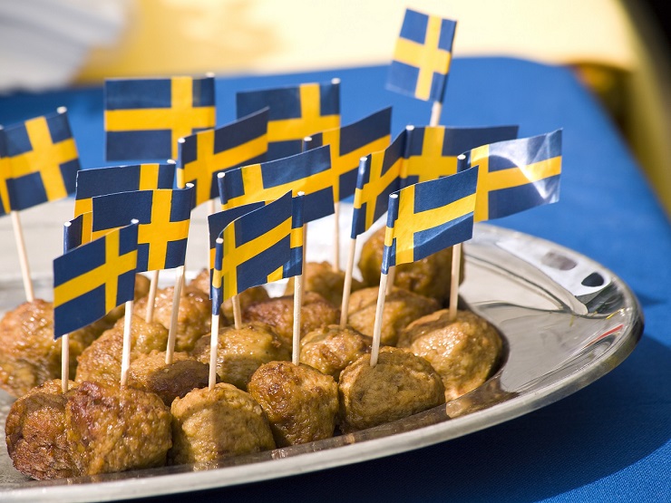 swedish-flags-and-food