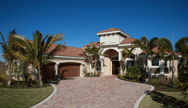 House in florida with garage and palm trees 