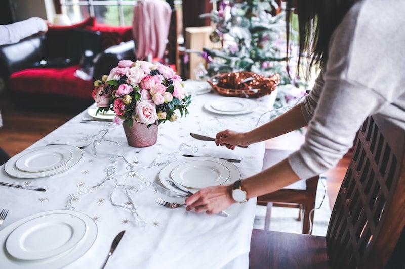 modern pink christmas table setting