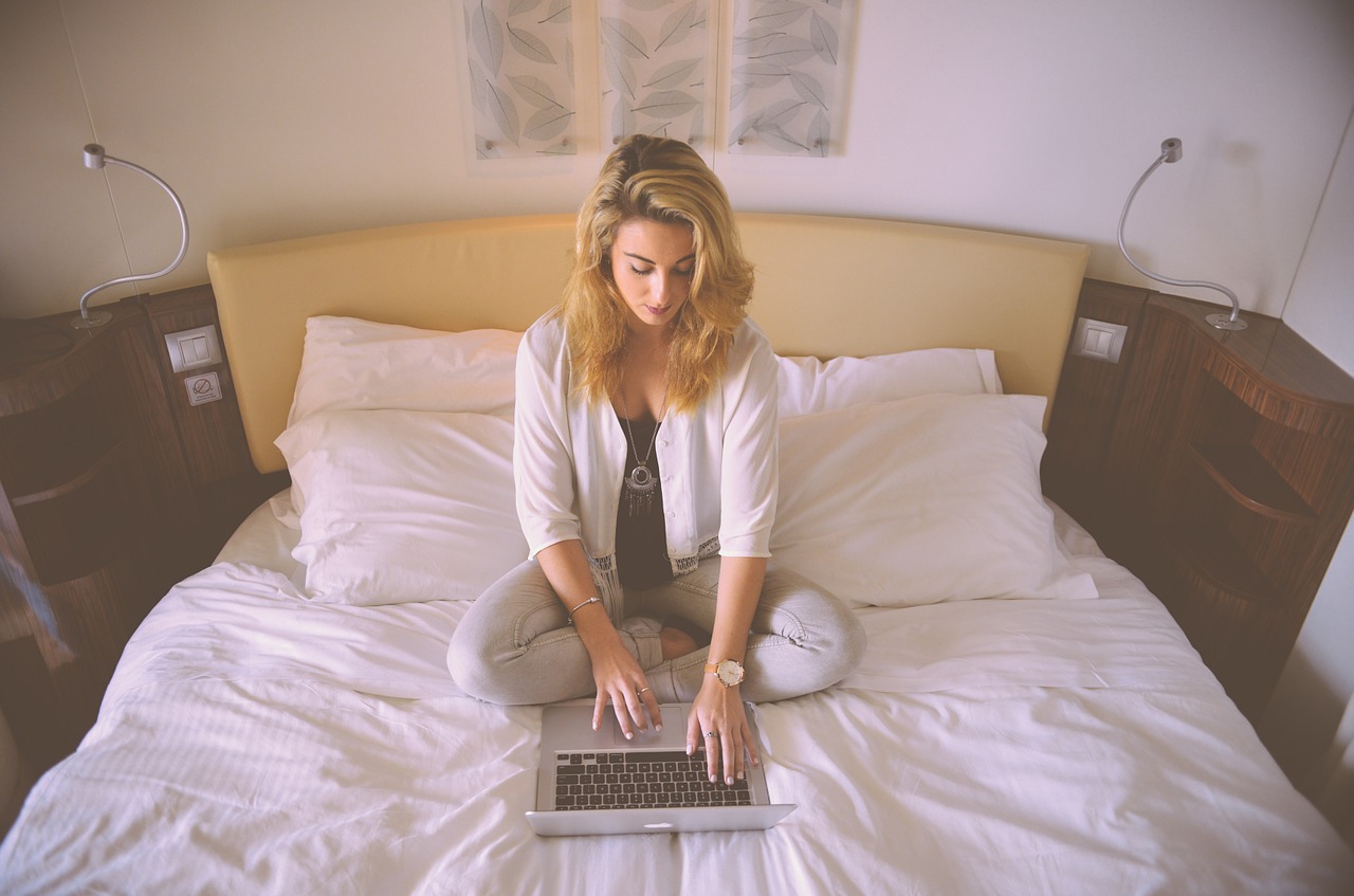 woman-on-laptop