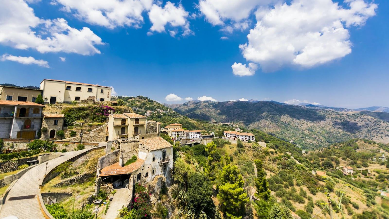 How to avoid potential pitfalls when buying a property in Italy